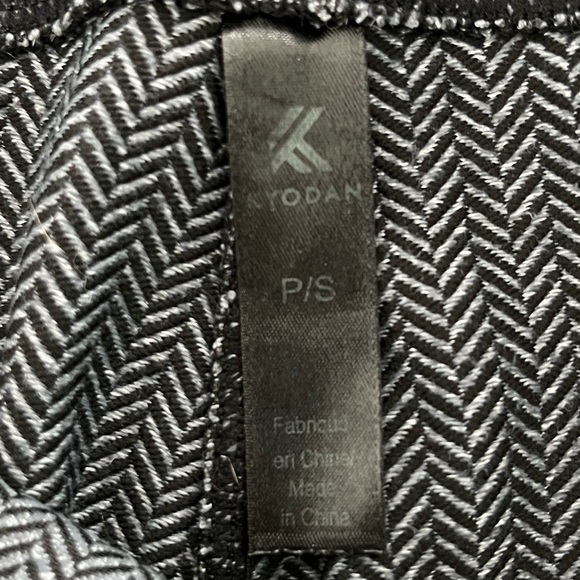 Kyodan/ High waisted leggings/ Herringbone pattern/ Black & white/ Size US S - Picture 7 of 11